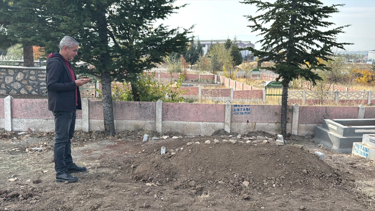 Veysel'in Hüzünlü Veda Yolu: Elazığ'da Cansız Bedeni Bulunan Küçük Çocuğun Cenaze Töreni