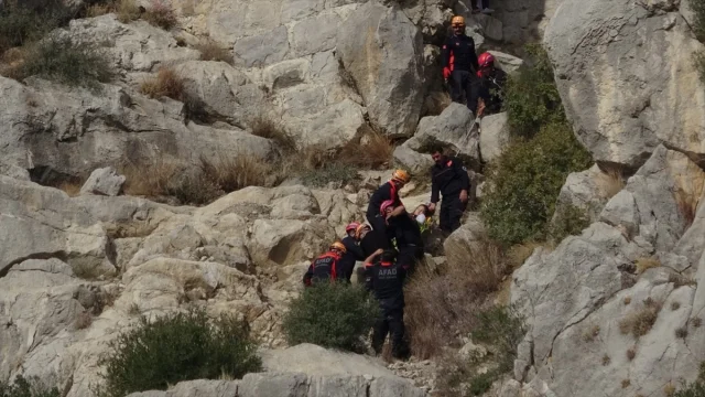Adana'da Yılan Kalesi'nde Dram: Küçük Çocuk Kayalıklardan Düştü