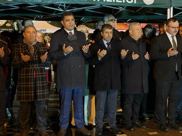 Düzce'de umut ve anı karışıyor: 45 saniyelik saygı duruşu ile anıldı