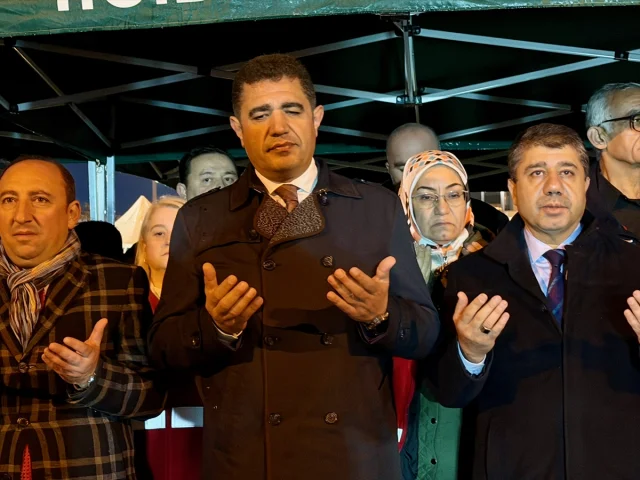 Düzce'de umut ve anı karışıyor: 45 saniyelik saygı duruşu ile anıldı