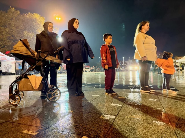 Düzce'de umut ve anı karışıyor: 45 saniyelik saygı duruşu ile anıldı