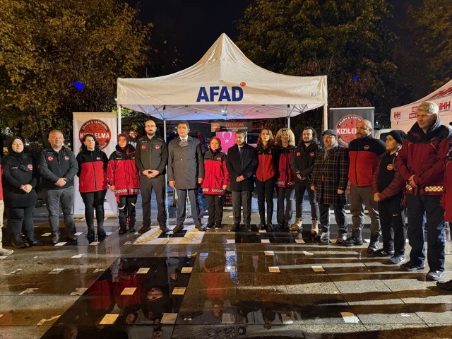 Düzce'de umut ve anı karışıyor: 45 saniyelik saygı duruşu ile anıldı