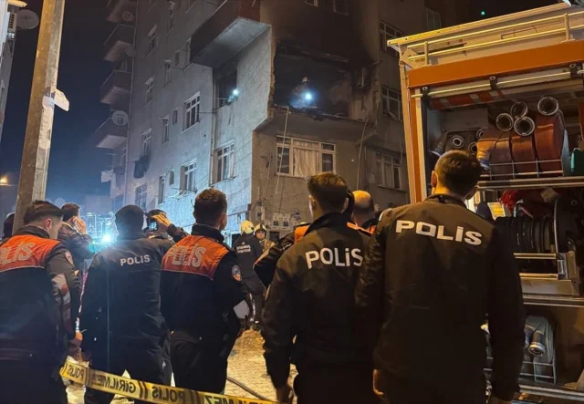 Kağıthane'de Apartman Dairesinde Korkutan Yangın