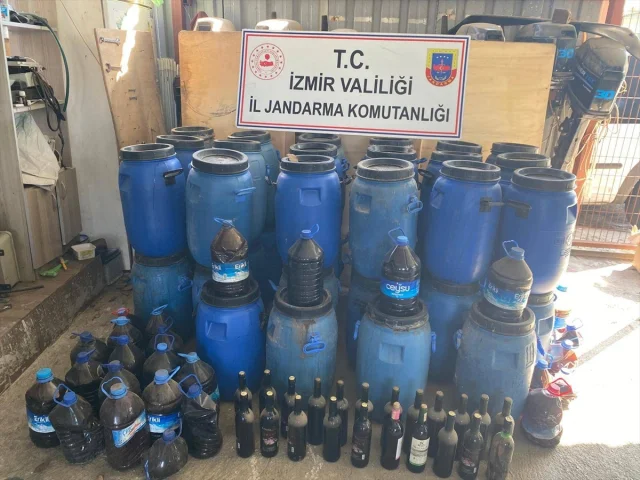 İzmir'de Şok Operasyon: Sahte İçki Üreten Çift Yakalandı