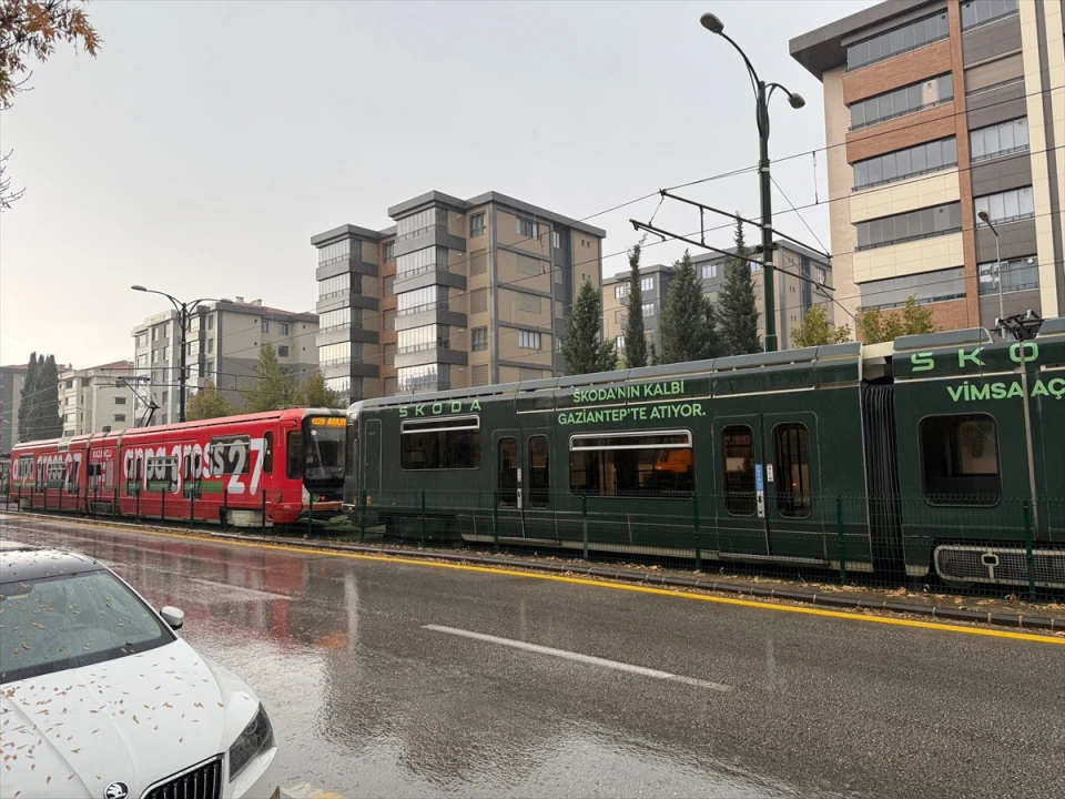 Gaziantep'te Tramvaya Yıldırım İsabet Etti Herkes Şaşkın
