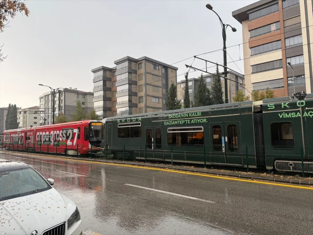 Gaziantep'te Tramvaya Yıldırım İsabet Etti Herkes Şaşkın