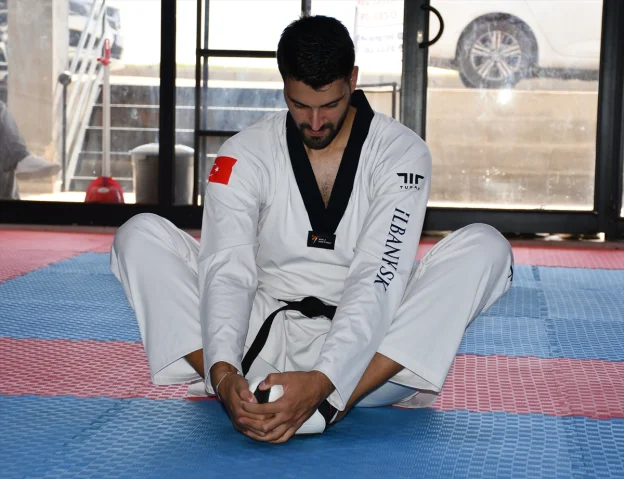Genç Taekwondocu ve Antrenör Aynı Şampiyonada Madalya Peşinde
