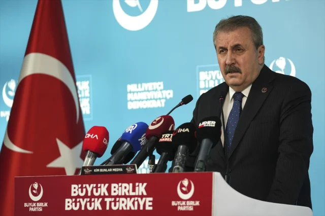 BBP Lideri Destici'den Duygusal Mesaj: Milletimizin Yüreği Yanıyor