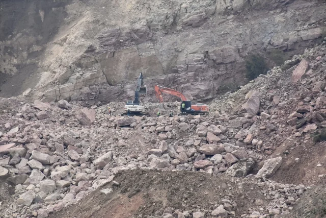 Trajik Kazanın Ardından Ordu'da Sessizlik: Göçük Altında Kalan Şoförün Cenazesi Defnedildi