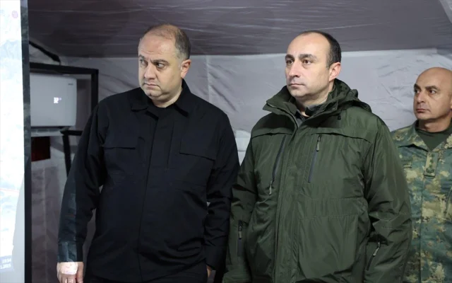 Gürcistan'da askeri kargo uçağı kazasında olağanüstü kurtarm...