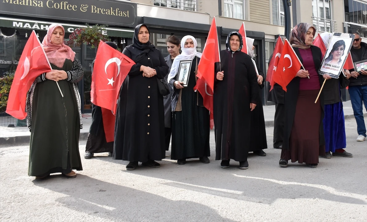 Van'da Dram: Aileler Evlat Nöbetini Ümitsizce Sürdürüyor