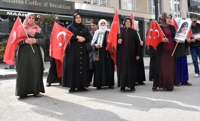 Van'da Dram: Aileler Evlat Nöbetini Ümitsizce Sürdürüyor