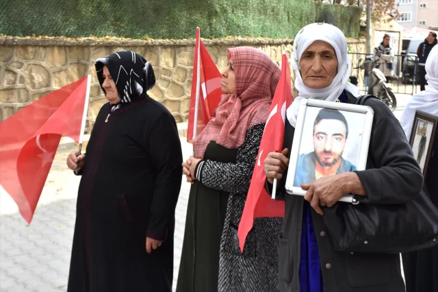 Van'da Dram: Aileler Evlat Nöbetini Ümitsizce Sürdürüyor