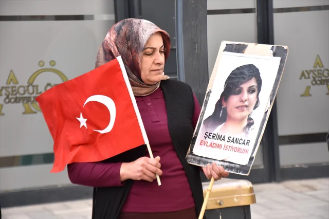 Van'da Dram: Aileler Evlat Nöbetini Ümitsizce Sürdürüyor