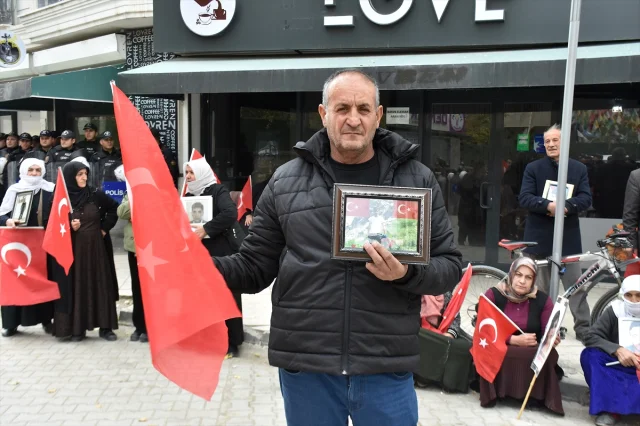 Van'da Dram: Aileler Evlat Nöbetini Ümitsizce Sürdürüyor