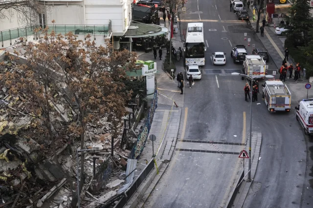 Ankara'da Yıkılan Bina Çevreye Zarar Verdi
