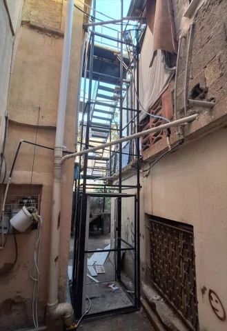 Mersin'de Trajik Asansör Kazası: 80 Yaşındaki Kadın Hayatını Kaybetti