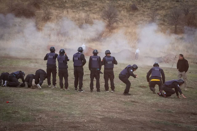 Anadolu Ajansı'nın Savaş Muhabirliği Eğitiminde Heyecan Dolu Anlar