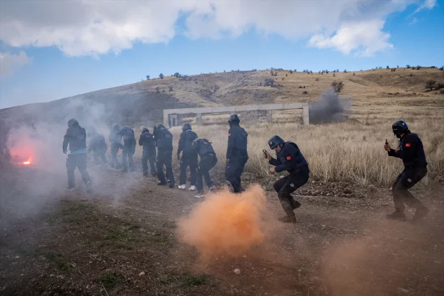 Anadolu Ajansı'nın Savaş Muhabirliği Eğitiminde Heyecan Dolu Anlar