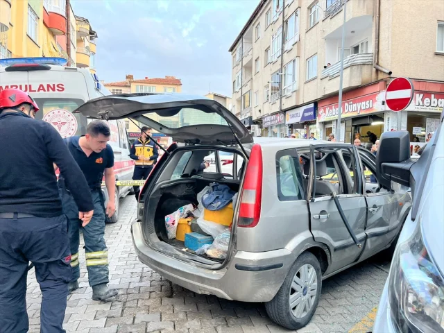 Aksaray'da otomobilde patlayan piknik tüpü şok etti