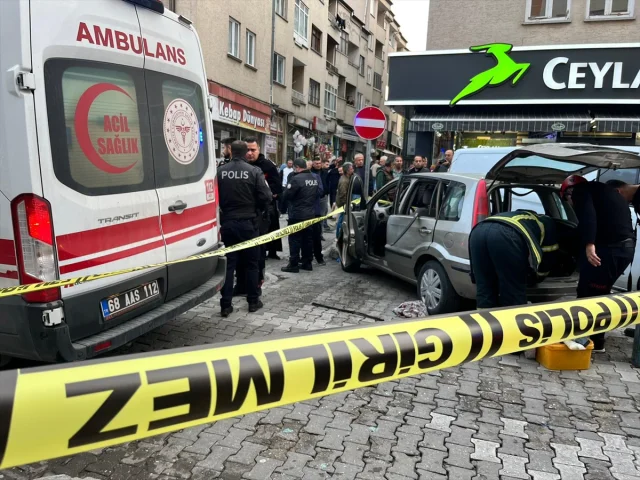 Aksaray'da otomobilde patlayan piknik tüpü şok etti