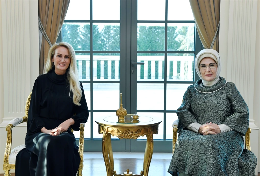 Emine Erdoğan ve Nilden Bektaş Erhürman Külliye'de Bir Araya Geldi