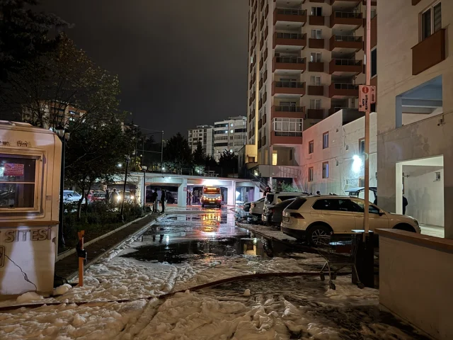 Kahramanmaraş'ta Otopark Yangını: Dumandan Etkilenen 18 Kişi Var