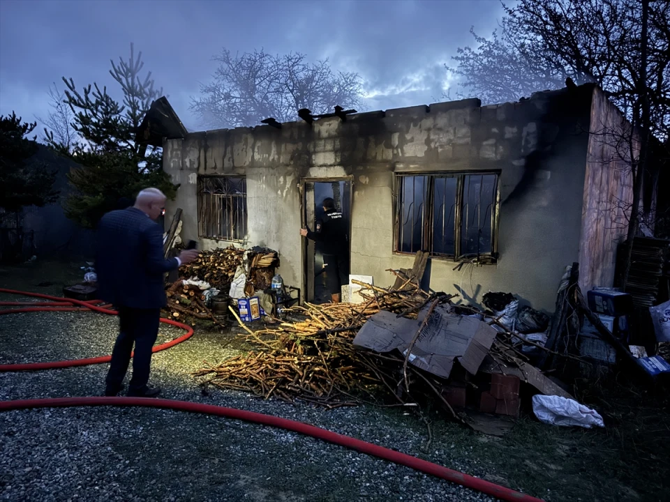 Kastamonu'da Alevler Arasında Kalan Ev: Bir Yaralı, Kullanılamaz Hale Gelen Yapı