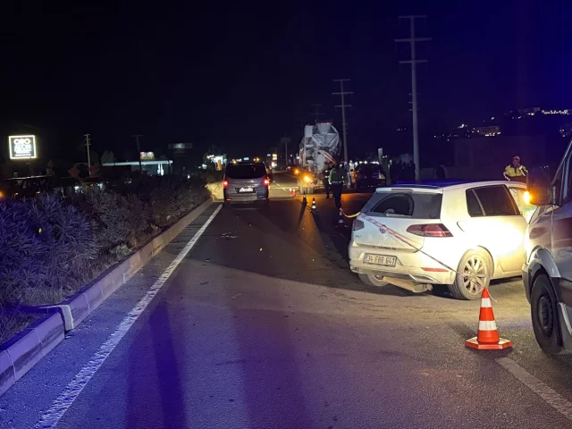 Muğla'da Korkunç Kaza Beton Mikseri ile Otomobil Çarpıştı