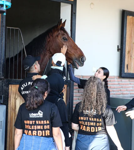 Adana'da Polislerle Lösemili Çocukların Unutulmaz Buluşması