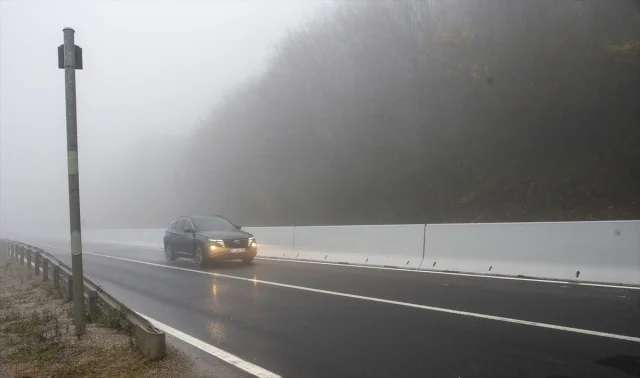 Bolu Dağı'nda Görüş Mesafesini Azaltan Sis ve Sağanak Hakim