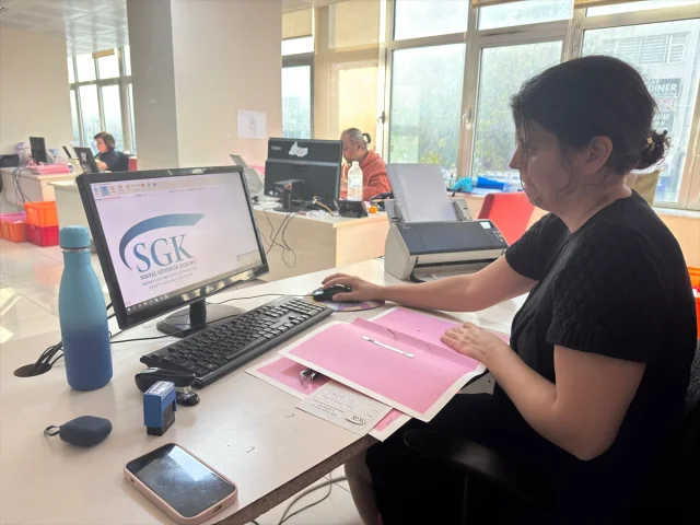 SGK İzmir Arşivinde Dijital Devrim: 75 Milyon Evrak Elektronik Ortama Geçiyor