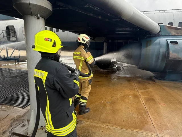 Erzincan'da heyecan dolu uçak yangın tatbikatı