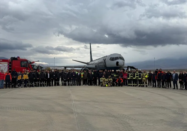 Erzincan'da heyecan dolu uçak yangın tatbikatı