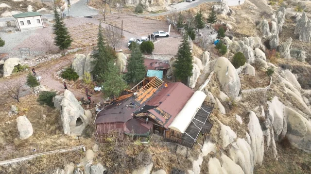 Kapadokya'da doğal dokuyu bozan izinsiz kafe yıkıldı