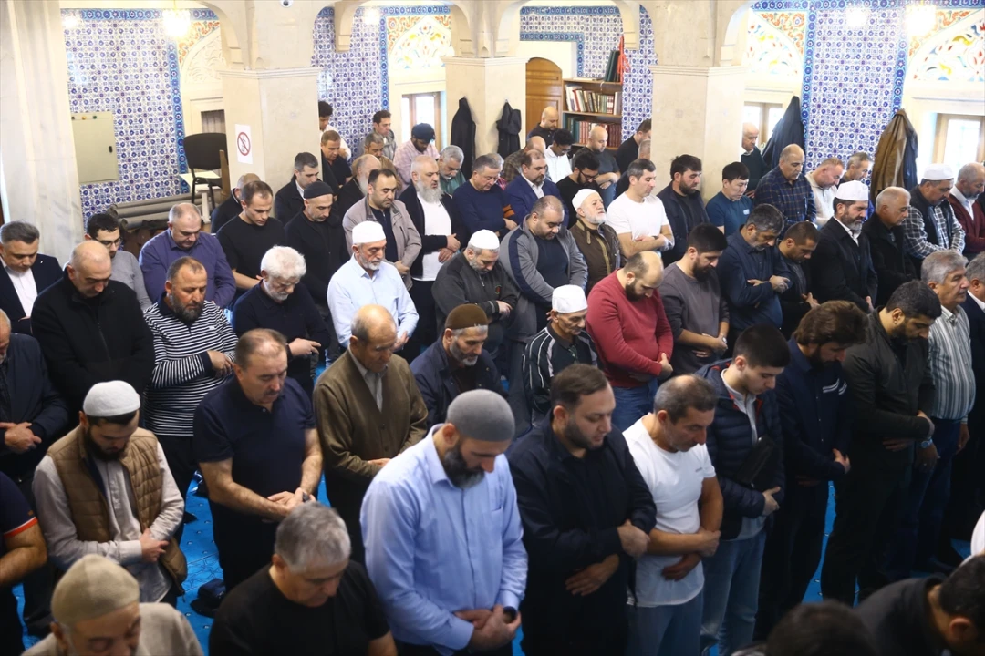 Gürcistan'daki uçak kazasında şehit düşen askerler Bakü'de anıldı