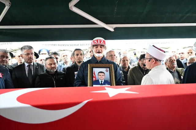 Şehit Binbaşı Nihat İlgen'in Kayseri'deki Hüzünlü Veda Töreni