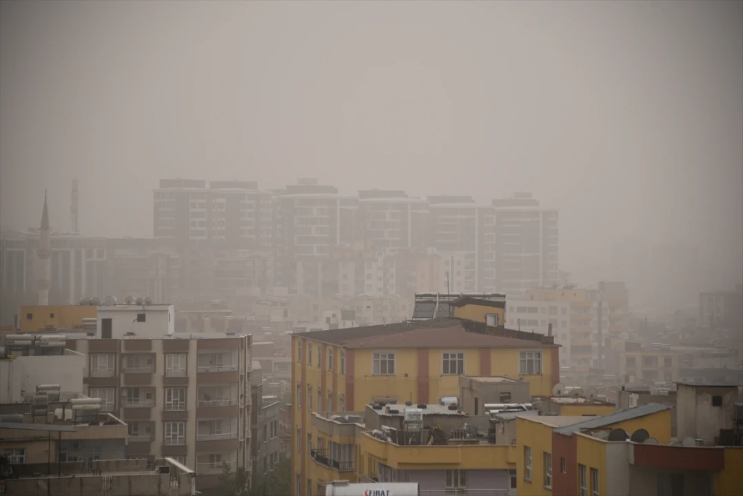Şanlıurfa'da Toz Taşınımı Yoğunlaşıyor: Hayatı Zorlaştıran Detaylar