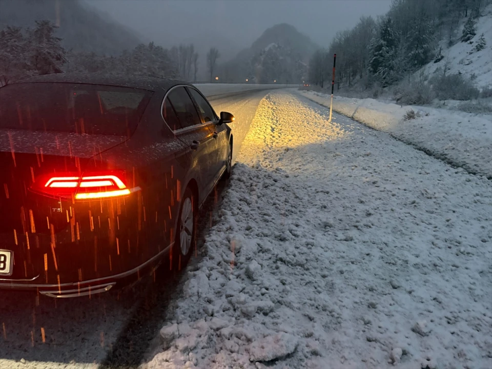 Sivas'ta Geminbeli Geçidi'nde Kar Kabusu Mu Başlıyor