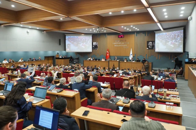 İzmir Belediyesi'nin Gündeminde Rekor Borçlanma