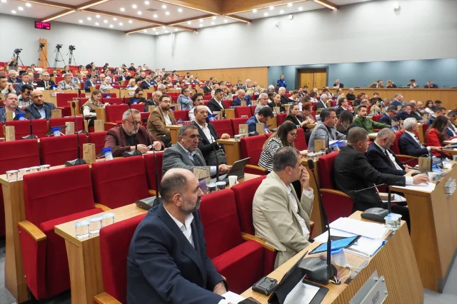 İzmir Belediyesi'nin Gündeminde Rekor Borçlanma