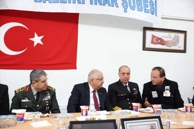 Bakan Güler'den düşen askeri uçak şehitlerine anlamlı ziyaret