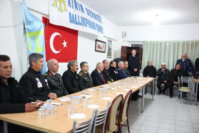 Bakan Güler'den düşen askeri uçak şehitlerine anlamlı ziyaret