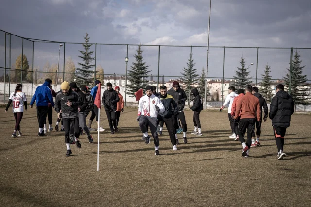 Milli sporcular Palandöken'de şampiyona öncesi güç topluyor