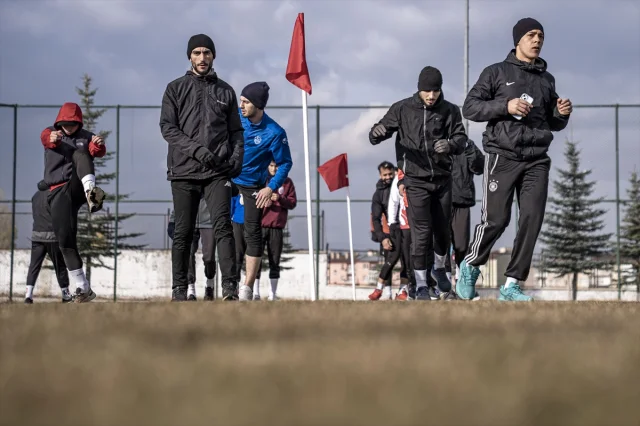 Milli sporcular Palandöken'de şampiyona öncesi güç topluyor