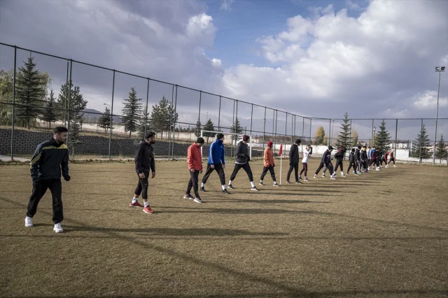 Milli sporcular Palandöken'de şampiyona öncesi güç topluyor