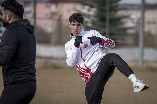 Milli sporcular Palandöken'de şampiyona öncesi güç topluyor