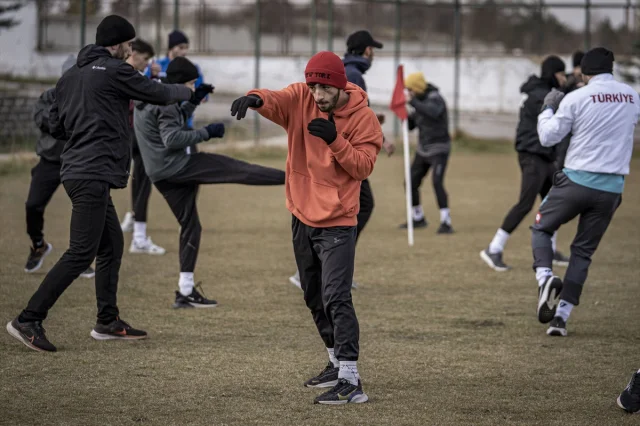 Milli sporcular Palandöken'de şampiyona öncesi güç topluyor