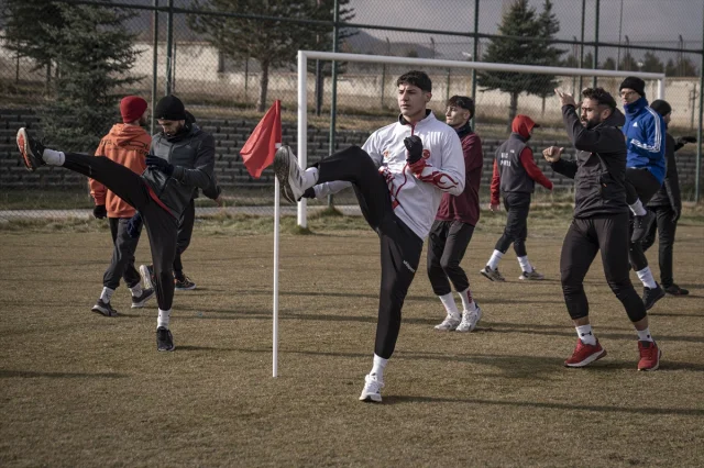 Milli sporcular Palandöken'de şampiyona öncesi güç topluyor