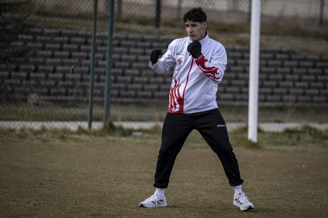 Milli sporcular Palandöken'de şampiyona öncesi güç topluyor